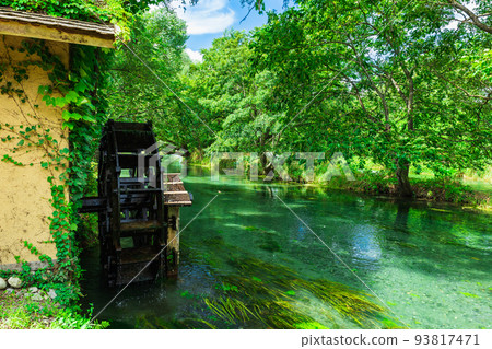 江邊風光與水車安zu野大山芥末農場 93817471