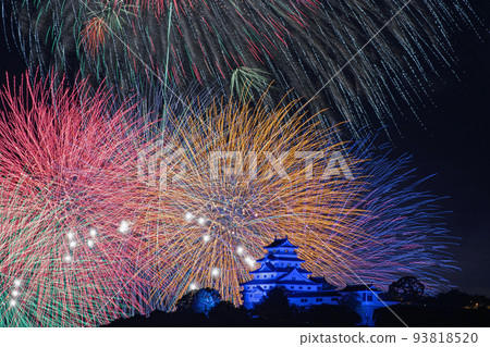 燈火通明的唐津城和九州花火大會 燈火通明的唐津城和九州花火大會 93818520