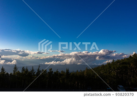 從富士山五合目看到的雲海和日落 從富士山五合目看到的雲海和日落 93820370
