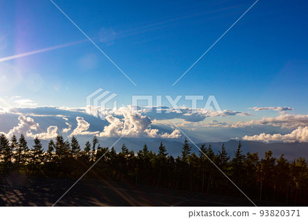 從富士山五合目看到的雲海和日落 93820371
