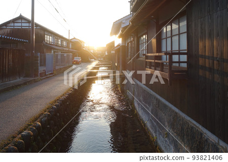 春天寧靜的早晨,倉吉美麗的街道(鳥取縣) 春天寧靜的早晨,倉吉美麗的街道(鳥取縣) 93821406