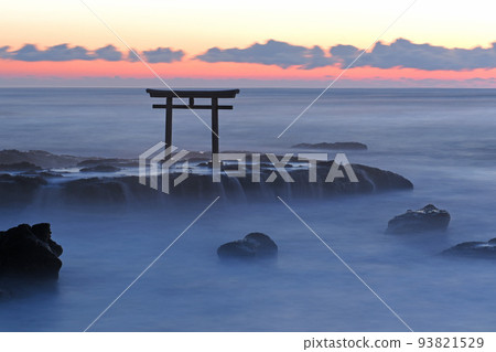 Kamisu的Torii在日出之前 93821529