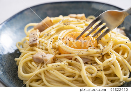 Carbonara pasta 93822450