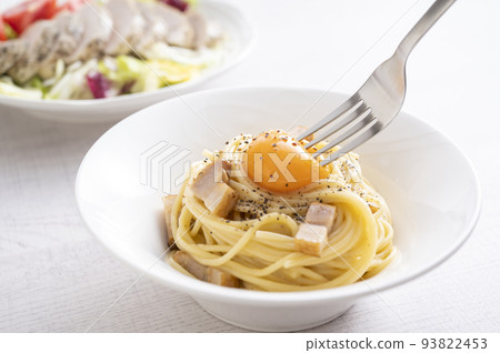Carbonara pasta 93822453