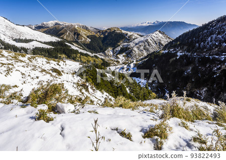 The snow covered most of the mountains and forests in Hehuan Mountain of Nantou, Taiwan. Taroko National Park is one of Taiwan's most popular tourist attractions. 93822493