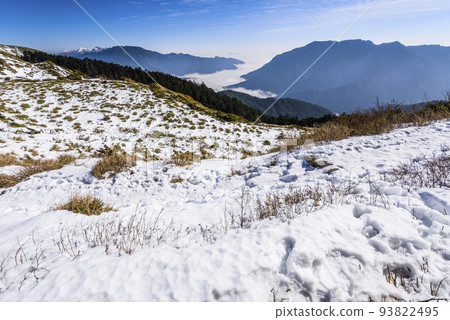 The snow covered most of the mountains and forests in Hehuan Mountain of Nantou, Taiwan. Taroko National Park is one of Taiwan's most popular tourist attractions. 93822495