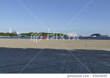 Sea Park, Kanazawa Ward, Yokohama City, Beach, Clam digging, Hakkeijima on the left, Nojima on the right, Artificial sandy beach, Pine forest, August 2020 Sea Park, Kanazawa Ward, Yokohama City, Beach, Clam digging, Hakkeijima on the left, Nojima on the right, Artificial sandy beach, Pine forest, August 2020 93824045