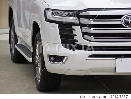 Car image Toyota Land Cruiser 300 front mask 93825887