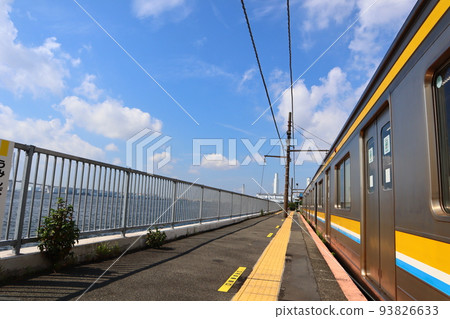 JR Tsurumi Line Umi-Shibaura Station 93826633