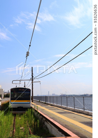 JR Tsurumi Line Umi-Shibaura Station 93826636