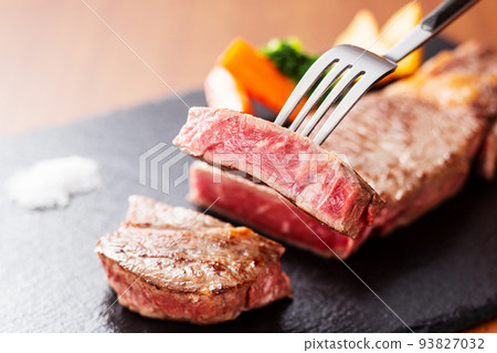 Steak Yakiniku Teppanyaki Close-up Grilled Meat 93827032