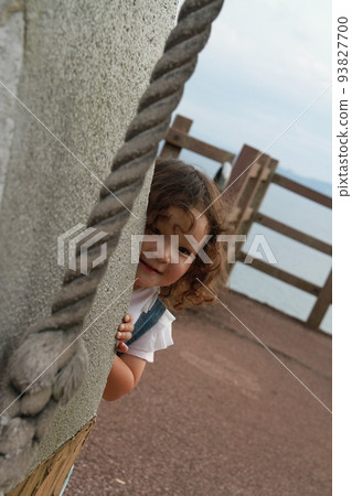 kid hide and seek 93827700