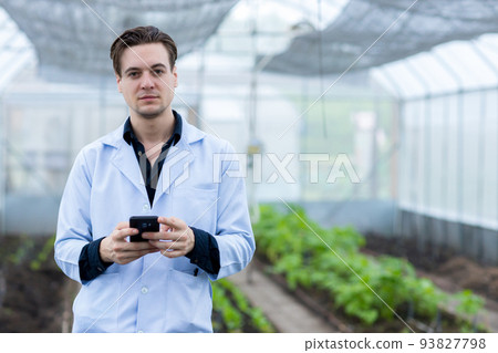 tablet, scientist, female 93827798