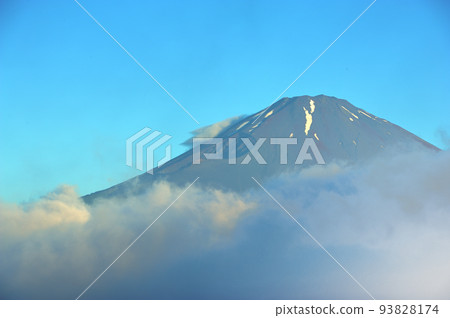 富士山和寶榮火山口常年積雪 93828174