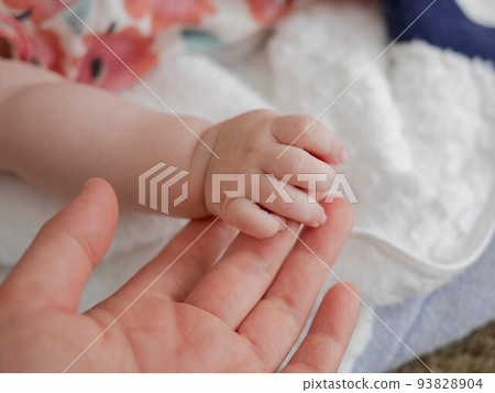 媽媽和寶寶的手 93828904