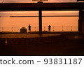 日落和兩個人 93831187