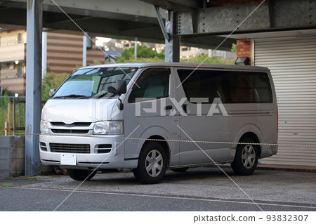 One-box car image One-box car image 93832307