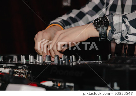 man playing a dj table 93833547