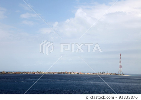 從墨西拿海峽的一艘船上看到的西西里島東北角 從墨西拿海峽的一艘船上看到的西西里島東北角 93835870