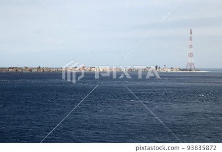 從墨西拿海峽的一艘船上看到的西西里島東北角 從墨西拿海峽的一艘船上看到的西西里島東北角 93835872