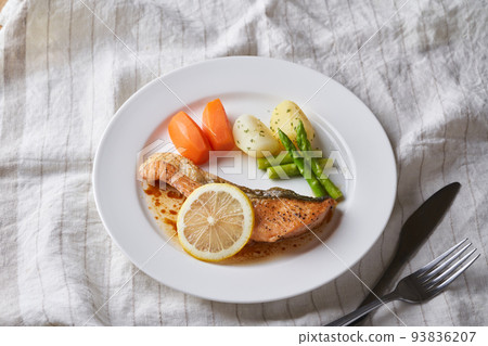 秋季三文魚奶油醬油味 秋季三文魚奶油醬油味 93836207