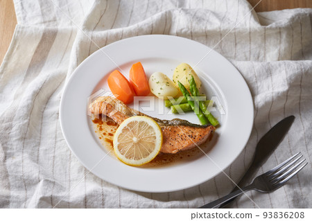 秋季三文魚奶油醬油味 秋季三文魚奶油醬油味 93836208