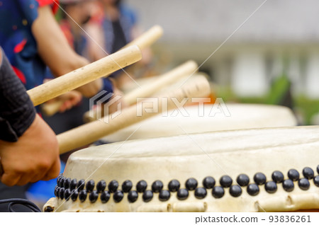 Wadaiko performance 93836261