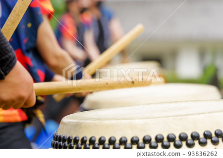 Wadaiko performance 93836262