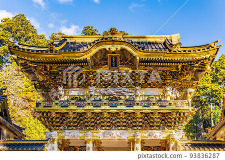 世界遺產“日光的神社和寺廟”組成資產日光東照宮陽明門(國寶)的紅葉 世界遺產“日光的神社和寺廟”組成資產日光東照宮陽明門(國寶)的紅葉 93836287