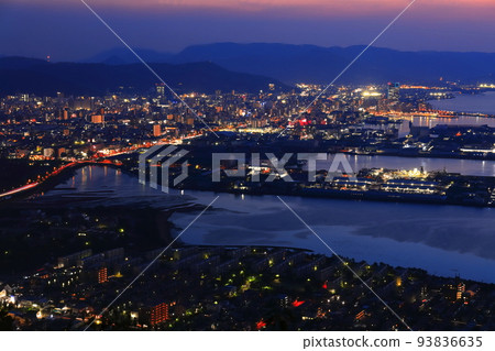 [Kagawa Prefecture] Evening view of Takamatsu City seen from Yashima 93836635