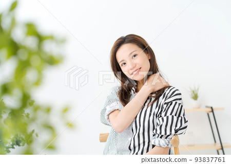 long hair woman portrait 93837761