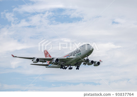 Air Cargo・AIR CARGO/Arriving soon at Narita Airport・Boeing 747・Cargolux 93837764