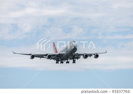 Air Cargo・AIR CARGO/Arriving soon at Narita Airport・Boeing 747・Cargolux 93837768