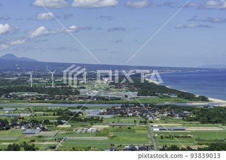 View from the Hawaii Fudoki Museum Wind power generation in Hokuei Town Yurihama Town, Tottori Prefecture 93839013