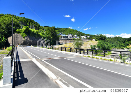 御前橋/從吾妻川附近看嬬戀村辦事處（群馬縣嬬戀村）[2022年8月] 93839937