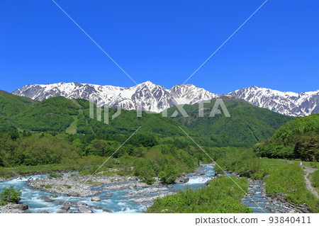 Shinshu Hakuba May Shirouma Sanzan with fresh greenery and remaining snow 93840411
