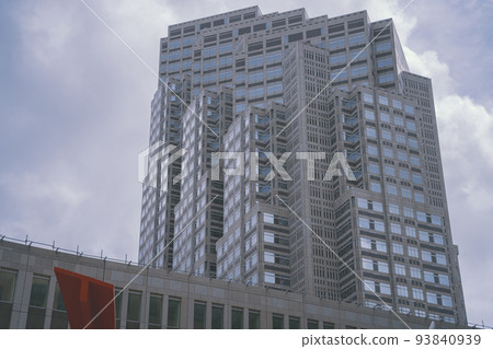 A view of the Tokyo Metropolitan Government Building (1st Main Building, 2nd Main Building, Assembly) in Shinjuku Ward, Tokyo from the outside A view of the Tokyo Metropolitan Government Building (1st Main Building, 2nd Main Building, Assembly) in Shinjuku Ward, Tokyo from the outside 93840939