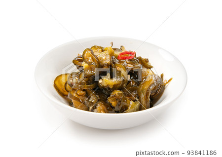 醃黃瓜切成薄片 醃黃瓜切成薄片 93841186