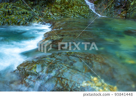 The clear stream of Takatarudani where water and rocks interweave The clear stream of Takatarudani where water and rocks interweave 93841448