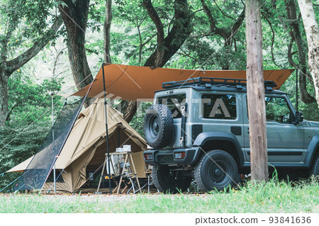 在汽車露營地露營（汽車、房車、SUV） 93841636