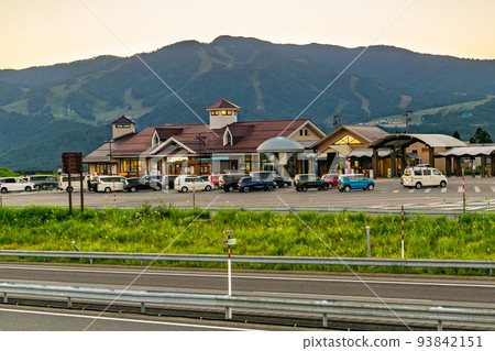 Hirugano Kogen Service Area and Mt. Dainichigatake on the Tokai-Hokuriku Expressway in Gifu Prefecture Hirugano Kogen Service Area and Mt. Dainichigatake on the Tokai-Hokuriku Expressway in Gifu Prefecture 93842151