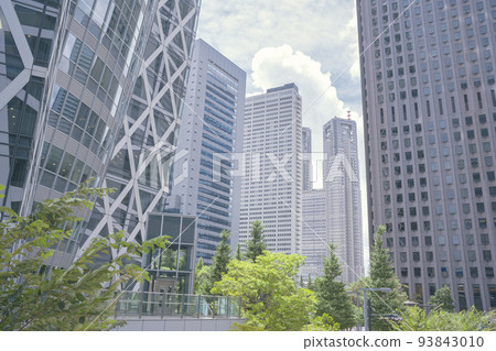 Scenery of high-rise buildings in the office district of Shinjuku-ku, Tokyo Scenery of high-rise buildings in the office district of Shinjuku-ku, Tokyo 93843010