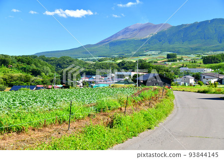 Looking towards Mt. Asama from Tashiro, Tsumagoi Village, Gunma Prefecture (Tsumagoi Village, Gunma Prefecture) [August 2022] 93844145