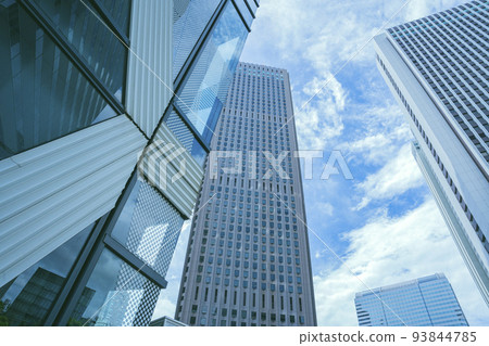 Scenery of high-rise buildings in the office district of Shinjuku-ku, Tokyo Scenery of high-rise buildings in the office district of Shinjuku-ku, Tokyo 93844785