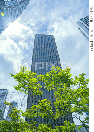 Scenery of high-rise buildings in the office district of Shinjuku-ku, Tokyo Scenery of high-rise buildings in the office district of Shinjuku-ku, Tokyo 93844793