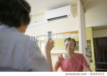 Seniors and air conditioners (focus on air conditioners) 93845525