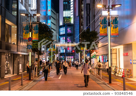 《Tokyo》Shinjuku Musashino Street, downtown area at night 93848546