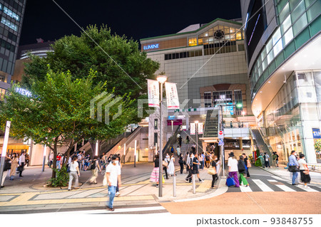 《Tokyo》Shinjuku Station Southeast Exit/Night downtown area 《Tokyo》Shinjuku Station Southeast Exit/Night downtown area 93848755