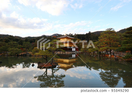 Kyoto World Heritage Kinkakuji Autumn leaves 93849290