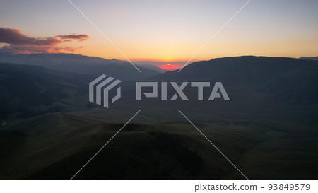 Red rays of the sun at sunset among the mountains Red rays of the sun at sunset among the mountains 93849579